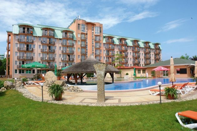 Bad Hévíz / Ungarn · Hotel Europa fit, Aussenansicht mit Pool