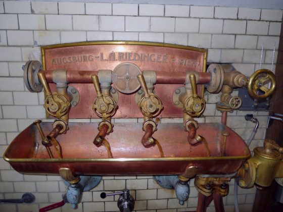 Brauerei Hofstetten · Einbrauen Heines Altes Lager im historischen Sudhaus