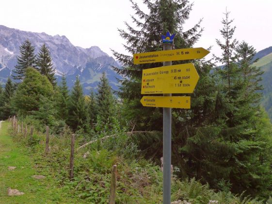 Dienten am Hochkönig Salzburger Land · Wanderweg zur Grüneggalm