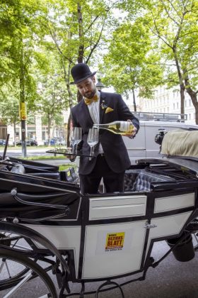 Erlebe Deine Hauptstadt.Wien Genuss Fiaker vor dem Palais Hansen Kempinski