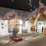 Ausstellungsansicht mit chinesischen Kostbarkeiten