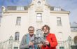 Kaiserhaus Baden | Ausstellung Sehnsucht nach Baden 2022 | Museumsleiterin Ulrike Scholda und Kuratorin Marie-Theres Arnbom vor der Villa Benbassat