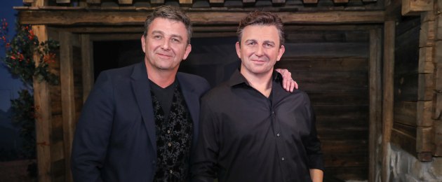 Madame Tussauds: Hans Sigl mit Bergdoktor Wachsfigur