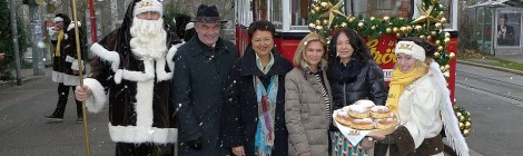 Ströck-Weihnachtsbim 2013 – Direktor der Wiener Linien Günter Steinbauer, Vizebgm. Renate Brauner, Irene Ströck & GF der Krebshilfe Wien Gaby Sonnbichler