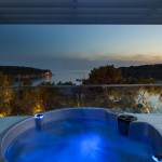 Privater Jacuzzi bei Nacht - Hotel Bellevue