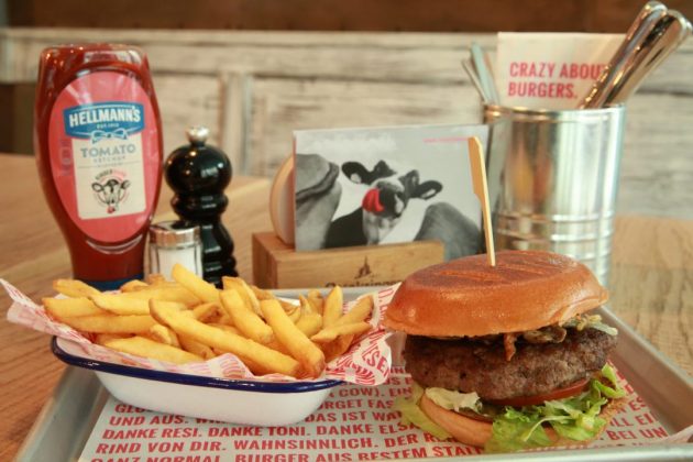 Restaurant Rinderwahn · Burger mit French Fries