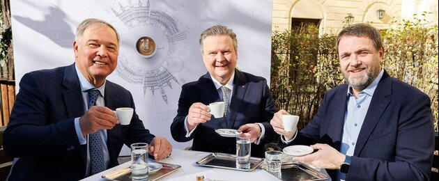 Schanigarten Saison Eröffnung 2025 | WKW-Präsident Walter Ruck, Bürgermeister Michael Ludwig und Kaffeehäuser-Obmann Wolfgang Binder