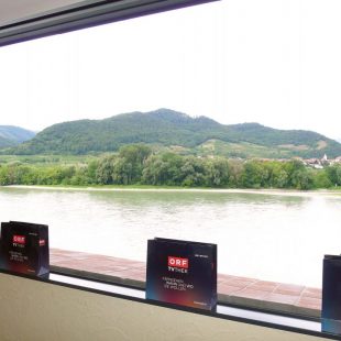 Starnacht aus der Wachau Präsentation 2019 • Blick von der Terrasse im Schloss Dürnstein auf Rossatzbach (mit ORF TVthek)