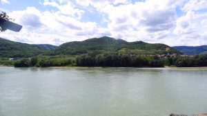 Blick von Schloss Dürnstein auf Rossatzbach