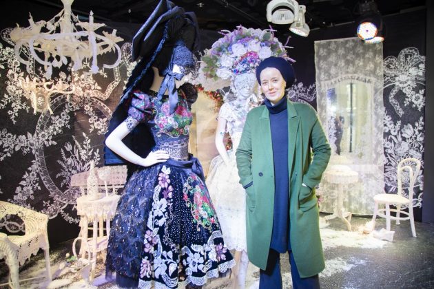 Die klirrend kalten Frauen von Susanne Bisovsky in den Swarovski Kristallwelten Stores