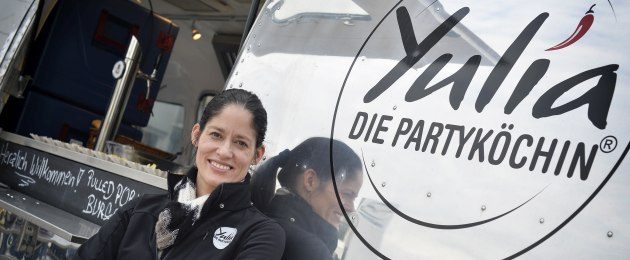 Weber holt Frauen an den Grill | Yulia Haybäck