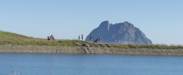 Wildkogel-Arena Neukirchen & Bramberg · Wanderer am Bergsee